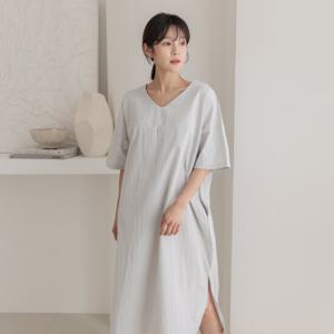 [바네사빈] 바스락 V 박시 옆트임 롱원피스 v01086