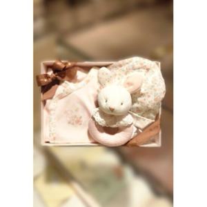 [아가방] 로네  배내저고리 래블릿 딸랑이 세트 (01S51705163401)