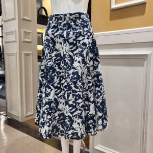 [BCBG] 비씨비지 여름24 빅플라워 프린트 스커트 B4B4S217