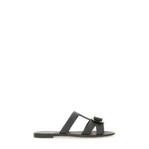 FERRAGAMO 슬라이드 샌들 " NEW VARA"  779972_01J325001