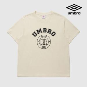 [엄브로] [UMBRO X MOONSUN] 로고 반팔 티셔츠 UQ223CRS43 CRM