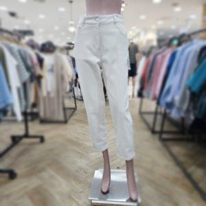 [BCBG][올앤선드리] a 화이트 퍼니 베기핏 팬츠 A5M3P354