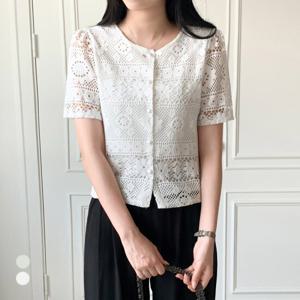 KARRA 진주버튼레이스블라우스_A5M0896