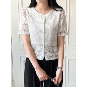 [카라]KARRA 아일렛라운드진주블라우스_A5M0864