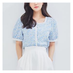 [로엠]스퀘어넥 플라워 블라우스 (RMBLC25RT8-T)