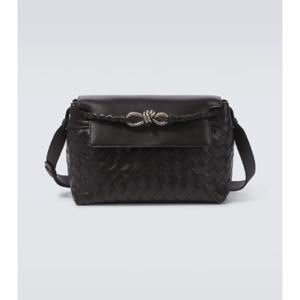 Bottega Veneta Andiamo Knot 스몰 레더 메신저 백 P00998817