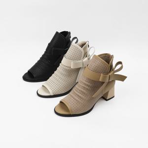 [신난다슈] 여성 앵클 부츠 힐 6cm 리본 숏 앵글 부츠 펀칭 발편한 통굽 토오픈 BL257728