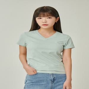 [게스] 여성 메탈 미니로고 V넥 반팔티 ON2K0563