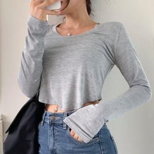 [옷자락]여자 민무늬 환절기 크롭긴팔티 쫀쫀한흰색상의 티셔츠