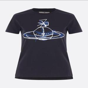 [E32]비비안웨스트우드 3G01003XJ001MN401 여성 티셔츠 반팔 탑 탱크탑 민소매 로고 VIVIENNE WESTWOOD t shirt Drawn Orb Peru in c