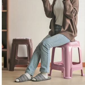 스툴 예쁜 보조 바닥 화장대 서브 쿠션형 플라스틱 카페 야외 의자 2color
