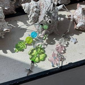 투명 네잎클로버 비즈 포인트 블링 키링 행운 부적 6종 여름 봄 가을 감성 (단추)