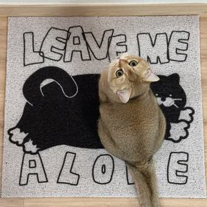 인테리어 포인트가 되는 고양이 코일매트