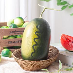 길쭉한 베개 수박 모형 (높이 27cm)