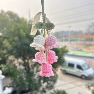 TEMU 손으로 짠 벨플라워 차량 후방 거울 장식 - 귀여운 크로셰 DIY 장식, 녹색 잎과 노란색 중심의 꽃 디자인, 차량 내부 및 가정 장식에 이상적, 매력적인 선물 아이디어