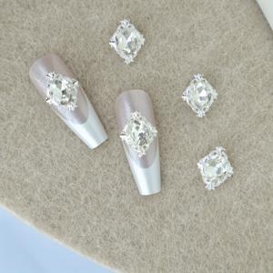 TEMU 30개 울트라 샤이니 라인스톤 합성 보석 세트, 살롱 및 DIY 네일 아트 액세서리용, 여성의 손톱 장식에 완벽한|네일아트