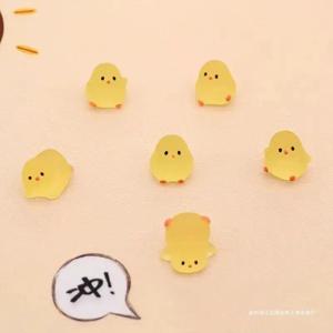 TEMU 20개 귀여운 노란색 뚱뚱한 닭 미니 피규어 - 책상 장식 및 유치원 선물에 완벽, 튼튼한 ABS 레진