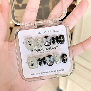 TEMU 10개 수제 곰 네일 아트 스티커 - 귀여운 만화 곰 & 리본 디자인, 블랙 & 화이트 광택 프레스온 네일, 짧은 사각형 인조 손톱 DIY 매니큐어용, 재사용 가능한 쉬운 적용 네일 데칼, 페디큐어 액세서리, 품질