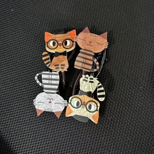 TEMU 4개 귀여운 만화 고양이 아크릴 헤어 클립 - 동물 프린트, 인조 진주, 여성과 소녀를 위한 달콤한 스타일의 휘어진 헤어핀 - 크리스마스, 새해, 데이 선물에 완벽|머리핀