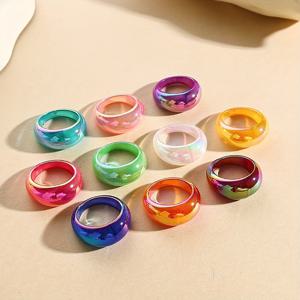 TEMU 10pcs 초콜릿 컬러 지오메트릭 레진 링 세트 - 밝고 광택 있는 마무리, 일상적인 착용 및 선물에 이상적, 손으로 만든 약간의 변동이 있는 여성, 학생, 소녀 파티 및 이벤트에 이상적, 귀여운 반지