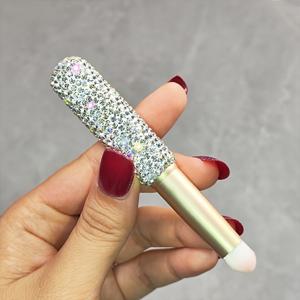 TEMU 라이트닝 라인스톤 장식 리프 브러쉬 - 다기능, 전원 필요 없음, 완벽한 립 컨실러 & 블렌딩을 위한 메탈 메이크업 어플리케이터, 반짝이는 디자인