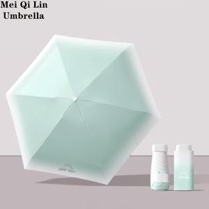 TEMU 스타일리시하고 가벼운 미니 골프 우산, 6대 리브, PE 핸들, 강철 프레임, 내구성 있는 원단, 열 저항 UV 보호 여행용 우산. 커피색, 하늘색, 초록색, 회색, 분홍색, 보라색, 노란색 7가지 색상 제공. 어머니날 선물로 완벽한 여성용