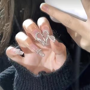 TEMU 24pcs 로ング 핑크 발레 슈즈 하트 체인, 패션과 고급스러운, 그라데이션, 광택 있는 표면, 여성용 파티와 데이트에 적합, 매니큐어로 사랑을 표현하고 매력적으로 보이게 해 주며 맞고 재사용 가능, 마찰 스트립과 젤리 글루가 포함되어 있습니다.