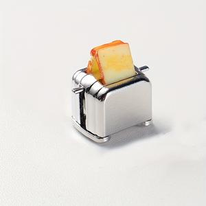 TEMU 미니 금속 토스트기 인형집 액세서리 112 스케일 주방 장식, 2개의 현실적인 빵 슬라이스 - 전원 필요 없음, 반짝이는 금속 마감, 완벽한 부활절 또는 생일 선물, 수집 가능한 홈 장식