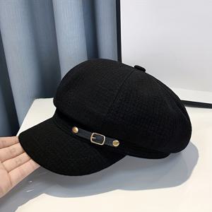 TEMU 여성용 영국 스타일 우아한 엠보싱 베레모 모자 - 가볍고 통기성 좋은 뉴스보이 캡, 메탈릭 버클, 단색 (화이트/블랙) 가을 & 겨울용, 캐주얼 및 정장에 어울리는 다재다능한 헤드웨어, 세련된 공예 기술