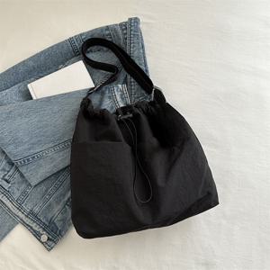 TEMU 어반 스타일 숄더백, 솔리드 컬러 대용량 드로우스트링 버킷 토트 (조절 가능한 스트랩 & 폴리에스터 안감) 캐주얼 숄더백 | 기능성 디자인