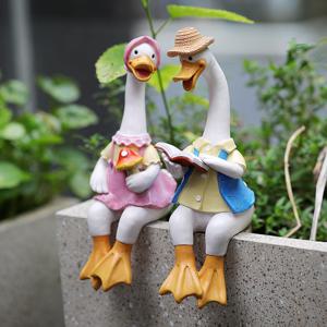 TEMU 2개 매력적인 오리 커플 정원 조각상 - 마음이 따뜻해지는 장면의 만화 독서 오리, 정원, 빌라, 농장용 레진 야외 장식, 데이 또는 연중 디스플레이에 완벽, 야외 조각상 | 독서 오리 조각 | 매력적인 디테일, 새 조각상