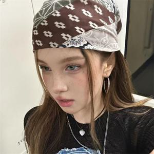 TEMU 여성용 기하학 프린트 스퀘어 스카프 - 브라운 & 화이트 헤어밴드 & 머리끈, 캐주얼 외출 및 휴가 행사용 다재다능한 패션 액세서리, 세련된 패턴, 부드러운 원단, 트렌디한 반다나|머리띠|스카프