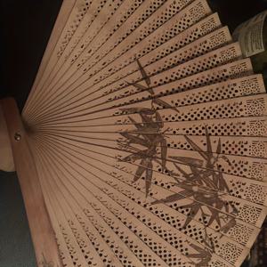 TEMU 손수 제작된 산들우드 클래식 접이식 팬, 손수 잡을 수 있는 중국식 레트로 팬 - 중국식 실크 팬 고대 의상 액세서리 댄스 공연 속도 - 결혼식, 댄스, 파티 장식에 적합
