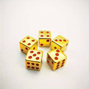 TEMU 5pcs D6 다이 세트 1.6cm 골드 플레이트 다이, 게임 액세서리, 파티 게임, 테이블 게임, 파티 카니발, 커플 상호작용, 다이 게임 세트, 다이 컬렉션