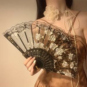 TEMU 1개 레이스 장미 접이식 부채 - 블랙 & 화이트 장미가 있는 빈티지 플로럴 디자인, 결혼식용 원단, 댄스 공연, 사진 촬영, 명절 선물(크리스마스, 어머니의 날) - 우아한 홈 데코 액세서리, 웨딩 액세서리 | 복잡한 레이스 디자인이 있는 장식용 접이식 부채