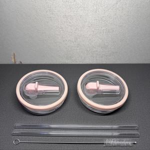TEMU 2개 아이스 킹 컵 뚜껑 40oz 누수 방지 접이식 분리형 투명 뚜껑 & 빨대 및 청소 브러쉬 - 내구성 플라스틱, 휴일 음료용, 주방 및 식사용, 축제 음료 액세서리, 접이식 디자인, 매끄러운 마감, 크리스마스와 추수감사절에 완벽