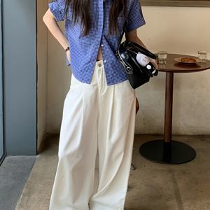 TEMU 여성용 캐주얼 체크무늬 반팔 셔츠 - 파란색과 흰색 체크무늬 버튼업, 포켓이 있는 루즈핏 와이드레그 팬츠, 블랙 슬립온 슈즈, 블랙 크로스바디 백, 여름 외출, 캐주얼 여름 착용에 완벽한 패턴, 버튼 칼라|크로스백