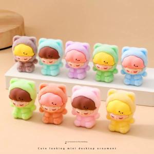 TEMU 9개의 창의적인 만화 고양이 인형 세트, 책상 장식, 집 장식, 또는 파티 장식에 완벽합니다. 가족, 친구, 또는 동료에게 선물로 좋으며 전기를 사용하지 않습니다.