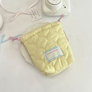 TEMU 시크한 러브 하트 퀼팅 핸드백 오거나이저 - 휴대용, 다목적 여행 메이크업 파우치 소프트 핑크, 라이트 블루, 퍼플, 베이지 - 내구성 있는 폴리 에스터, 세탁 가능 - 화장품 및 액세서리 저장을 위한 이상적인, 여행 메이크업 백