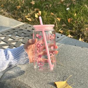 TEMU 1pc 16oz 핑크 리본 프린트 플라스틱 텀블러 - 재사용 가능한 커피 머그, 휴대용 여행 컵, 데이, 생일, 결혼식, 기념일, 어머니의 날 - 실외 및 실내 사용에 이상적, 파티 및 여름 수분 보충에 완벽, 데이 선물|재미있는 액세서리|강력한 플라스틱, 커피 여행 머그