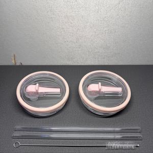 TEMU 2개 아이스 킹 컵 뚜껑 40oz 누수 방지 접이식 분리형 투명 뚜껑 & 빨대 및 청소 브러쉬 - 내구성 플라스틱, 휴일 음료용, 주방 및 식사용, 축제 음료 액세서리, 접이식 디자인, 매끄러운 마감, 크리스마스와 추수감사절에 완벽