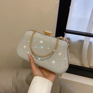 TEMU 아름다운 미니 이브닝 드레스 핸드백, 파티용 상단 금속 핸들, 클래식 장식 클러치, 음악 축제용 핸드백 또는 핸드헬드 옵션을 포함합니다.