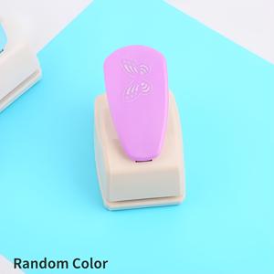 TEMU 1pc 3D 나비 홀 펀처 (랜덤 컬러) - 스크랩북, 종이 공예, DIY 프로젝트용 대형 나비 패턴 펀처, 수동 작동, 배터리 필요 없음, 나비 장식