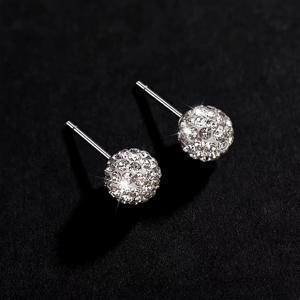 TEMU 1 쌍의 여성 패션 스티드 이어링, S925 순한 은색 낮은 알러지 4-6mm 반짝이는 은색 지르코니아 원형 볼 스티드 이어링 간단한 패션 스티드 이어링 귀뼈 스티드 이어링 고급 일상 다용도, 일상 착용/휴가/생일/어머니의 날 선물, 여성용 이어링에 적합