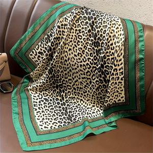 TEMU 1개 70 * 70cm 대형 손수건, 여성용 컬러풀 스퀘어 스카프, 아웃도어 스퀘어 스카프, 패셔너블 얇은 헤드스카프, 시즌별 숄, 인기 프린트 무늬 머리띠, 27.5인치