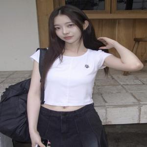 [무아무아] 스티치 라인 크롭 반팔티셔츠