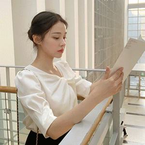 1000장 돌파✨ (구김제로,하객룩) 베르엘 퍼프소매 언발 꼬임 새틴 하객 블라우스 하객룩블라우스 새틴블라우스 퍼프소매블라우스 결혼식코디 여름블라우스 꾸안꾸룩 bs8176