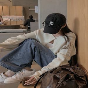 몰칸 크롭 니트 가디건(봄 봄신상 가디건 펀칭가디건 긴팔가디건 크롭기장 크롭가디건 니트가디건 데일리룩 봄아우터 간절기아우터 펀칭디테일 데이트룩 데일리룩)
