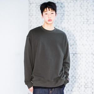 UNISEX 에센셜 코지 맨투맨 [CHARCOAL] / SBD1U51040-MAN