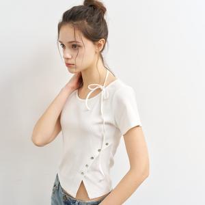 WOMAN 버튼 슬릿 스트링 반팔티 [WHITE] / WBE2L01543